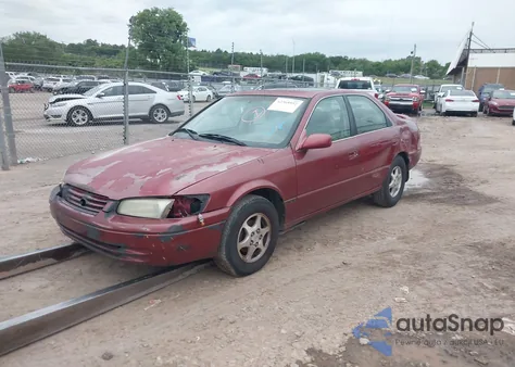 1998 Toyota Camry Ce/Le/Xle z USA, uszkodzony, nr VIN 4T1BG22K2WU347700